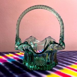 Green vintage Fenton glass basket. No chips perfect condition.